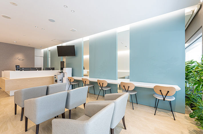 アートに包まれた心まで整う診療空間